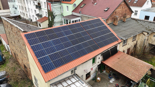 Nachhaltige Energie in Malchin: Unsere neueste PV-Anlage mit 10 kW Leistung und 10 kWh Speicher ist online!
